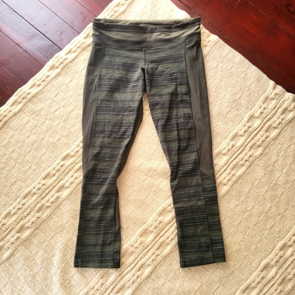 lululemon athletica Pants - Lululemon Give Me Qi Crop Tights/Leggings size 6 Gator Green